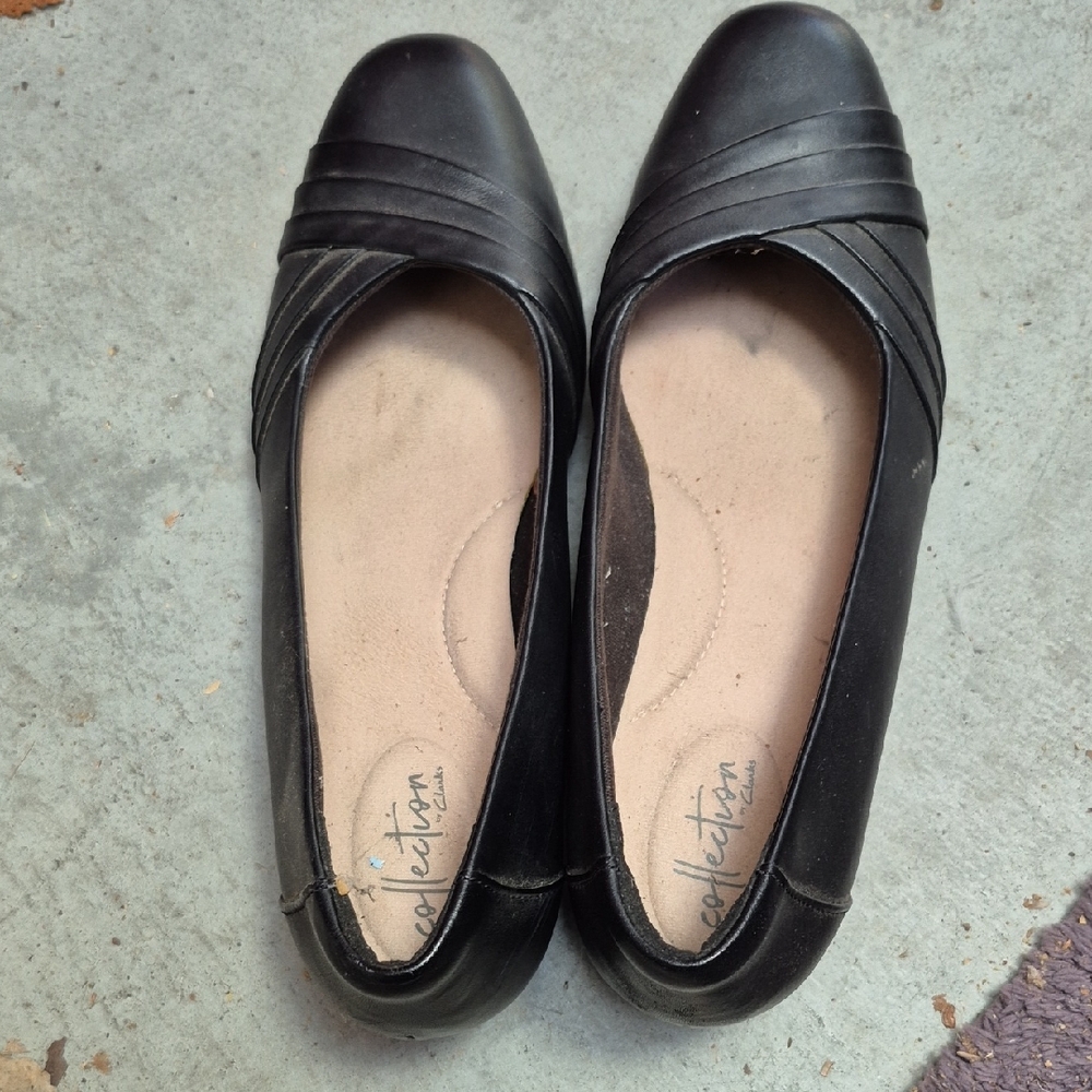 Collection B Black Flats Sleek Loafers